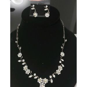 Necklace Set- Flower Crystals